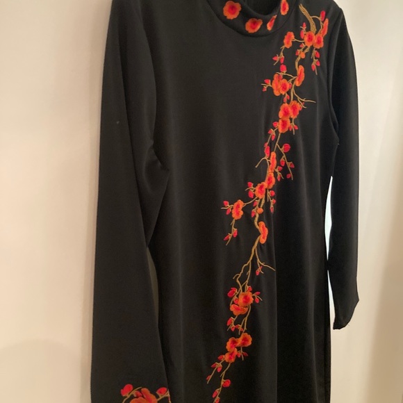 Black slimming dress Asian Floral design great fabric! 🌸 - Picture 4 of 14